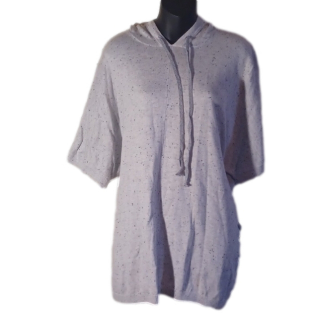 𝅺 Cabi pretty hooded top. Grey/ light blue with specks. Size medium.